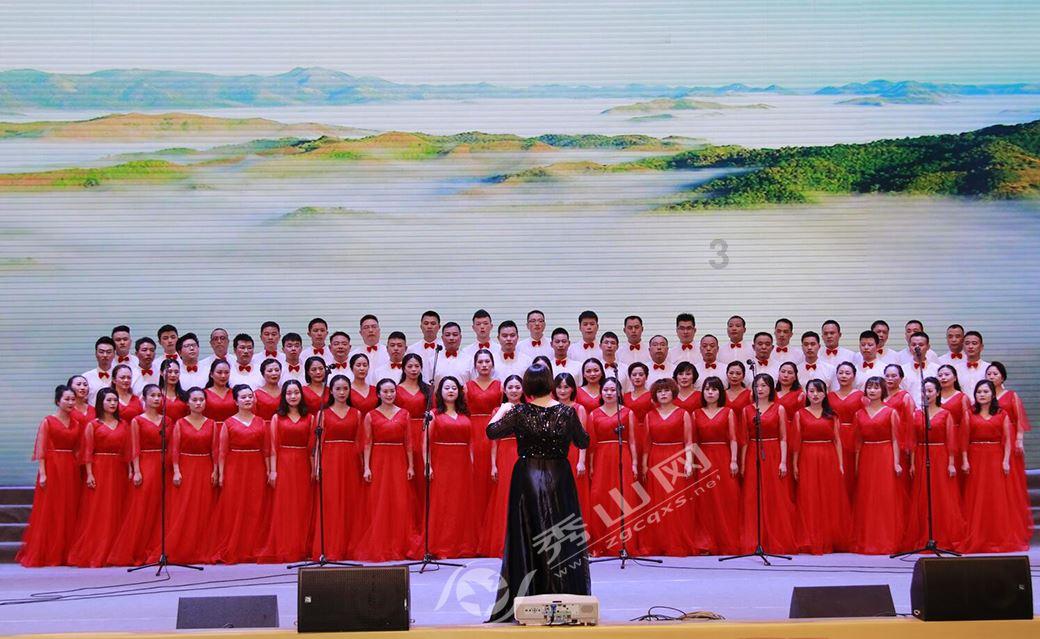 谷歌pixel8a包装盒曝光，配备双后置摄像头